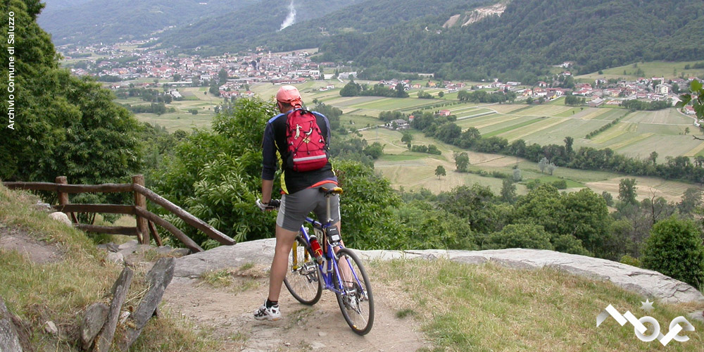 Mountain bike in collina